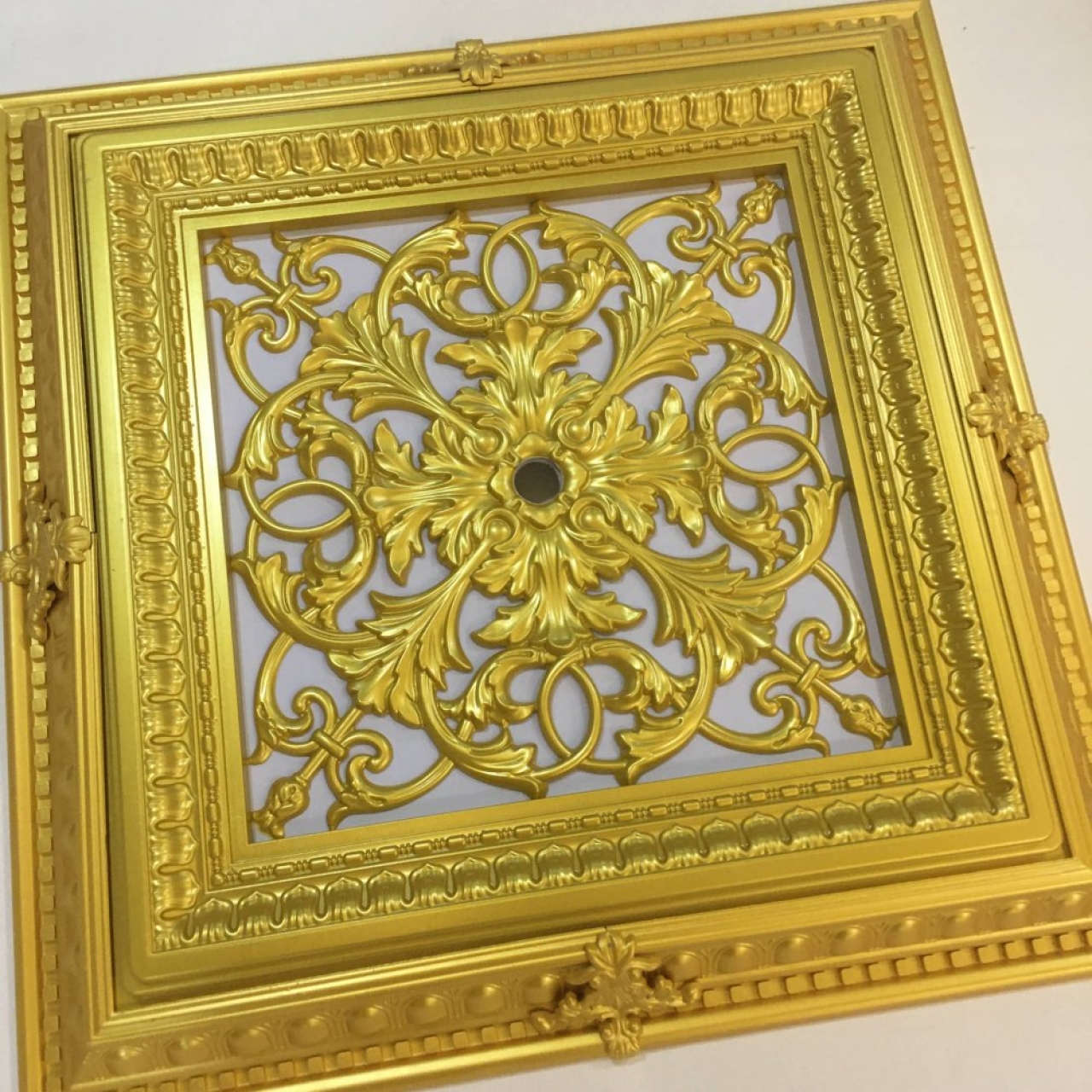 Decogold Kare Saray Tavan Göbek Altın Rengi 72x72 cm