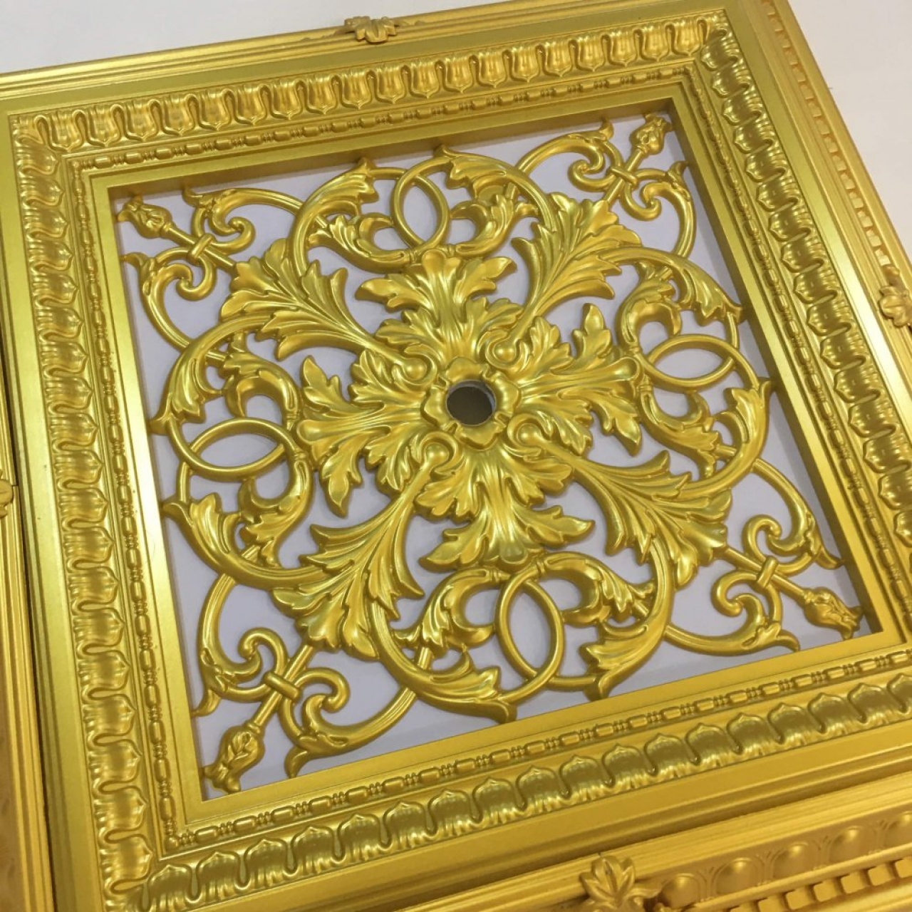 Decogold Kare Saray Tavan Göbek Altın Rengi 72x72 cm